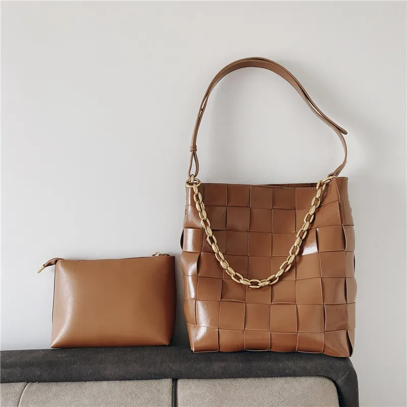 2022 Genuine Leather Hand-woven Bag Ladies Large-capacity Commuter Bucket Bag Trendy One-shoulder Messenger Women Luxury Bag
2022 Genuine Leather Hand-woven Bag Ladies Large-capacity Commuter Bucket Bag Trendy One-shoulder Messenger Women Luxury Bag