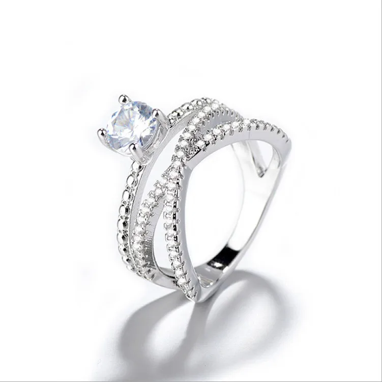 Eight hearts and eight arrows double-layer winding round diamond ring refers to a simple cross creative ring.
Eight hearts and eight arrows double-layer winding round diamond ring refers to a simple cross creative ring.