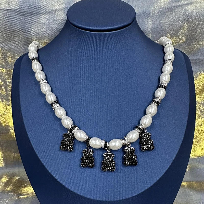 Morse S925 Sterling Silver Black and White Bear Pearl Necklace Couple Niche Fashion Trend Jewelry Birthday Gift Collarbone Chain
Morse S925 Sterling Silver Black and White Bear Pearl Necklace Couple Niche Fashion Trend Jewelry Birthday Gift Collarbone Chain