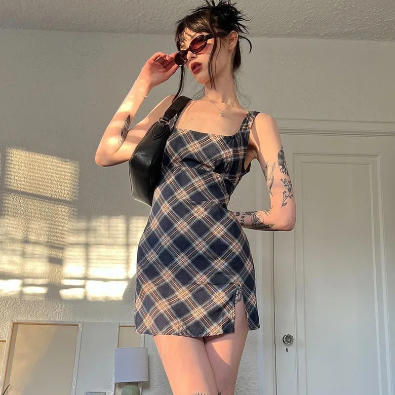 2023 Square Neck Plaid High Waist Pleated Chest Strap Short Skirt Ins Fashion Academy Style Reduced Age A-line Split Dress
2023 Square Neck Plaid High Waist Pleated Chest Strap Short Skirt Ins Fashion Academy Style Reduced Age A-line Split Dress