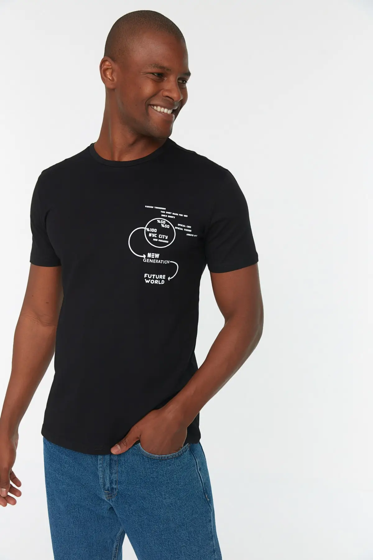 Мужская футболка с принтом, коротким рукавом и воротником-стойкой
Мужская футболка с принтом, коротким рукавом и воротником-стойкой