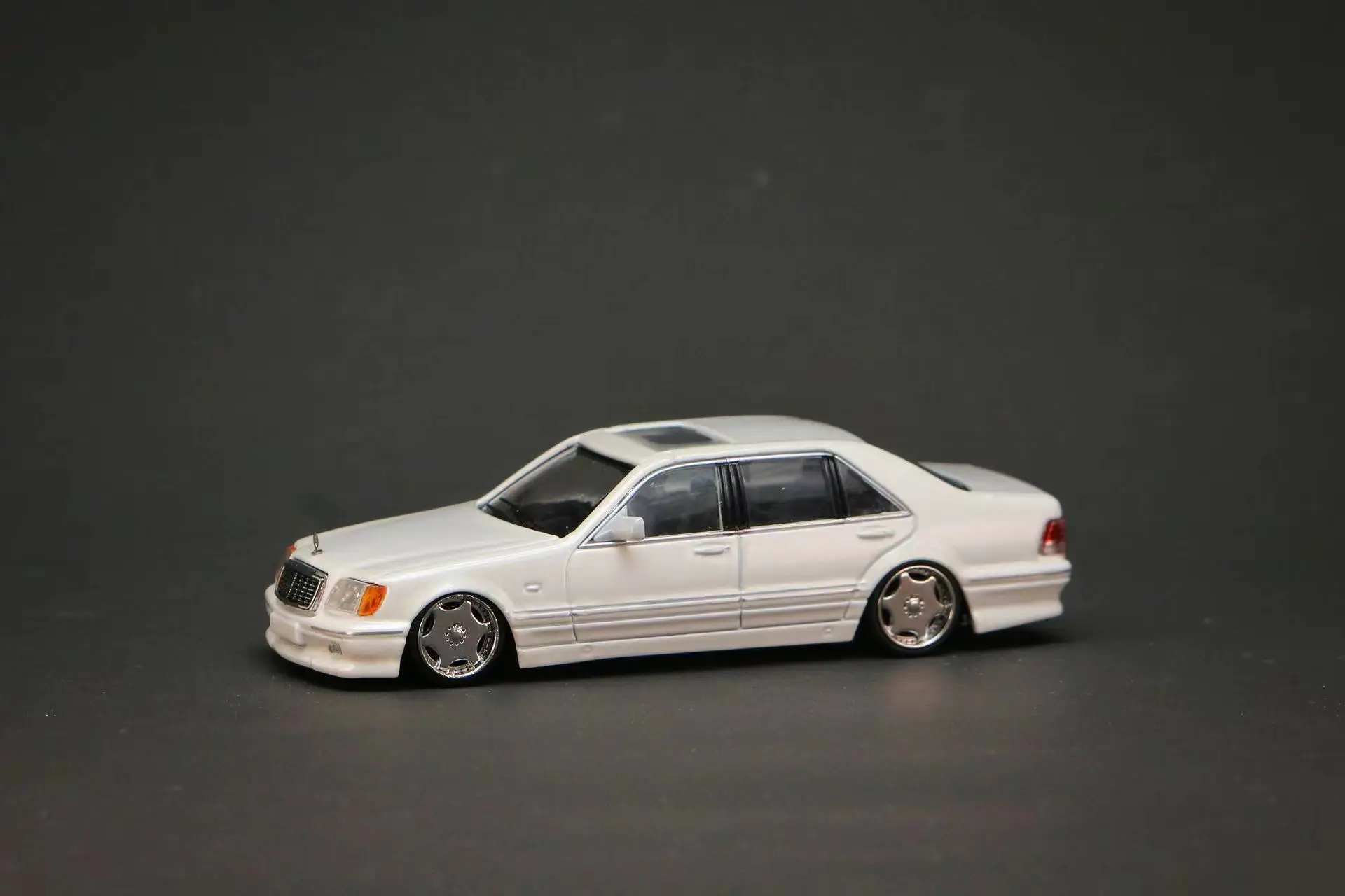 Stocks Street Weapon 1:64 Benz W140 Diecast Model Car White Color Blue In August 2022
Stocks Street Weapon 1:64 Benz W140 Diecast Model Car White Color Blue In August 2022