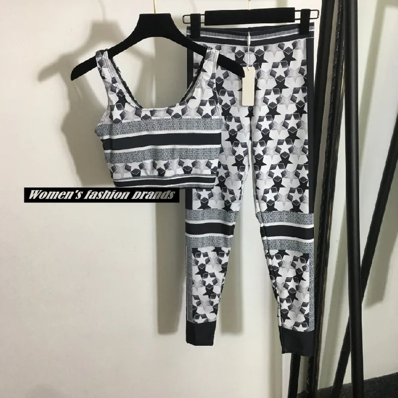 2022 luxury design fashion new Pentagram letter printing suspender vest women's top temperament elastic Leggings women's suit
2022 luxury design fashion new Pentagram letter printing suspender vest women's top temperament elastic Leggings women's suit