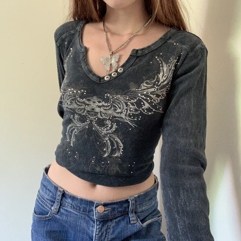 Women Vintage Graphic Print Ribbed T-shirt V-neck Long Sleeve Harajuku Crop Top Pullovers Y2K Aesthetic Grunge Fairycore Clothes
Women Vintage Graphic Print Ribbed T-shirt V-neck Long Sleeve Harajuku Crop Top Pullovers Y2K Aesthetic Grunge Fairycore Clothes