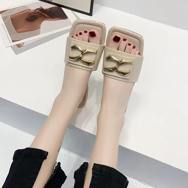 2022 Summer New Plus Size Women's Fashion Brand Open Toe Flat Bottom Non-slip Casual Ladies Outdoor Beach Slippers
2022 Summer New Plus Size Women's Fashion Brand Open Toe Flat Bottom Non-slip Casual Ladies Outdoor Beach Slippers