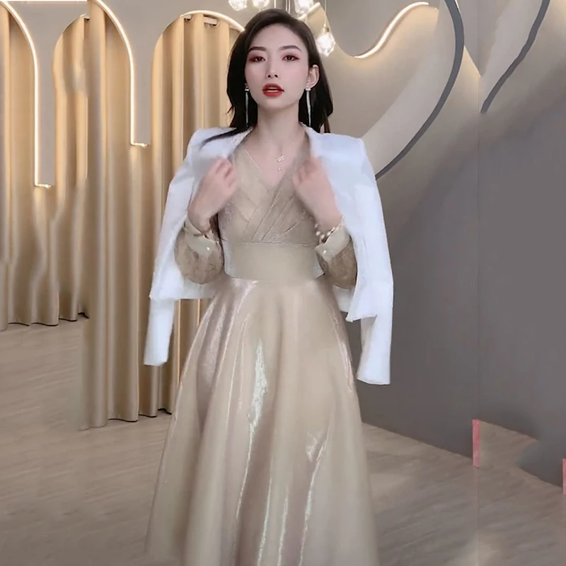 Spring Women's Dress 2022 New V-Neck Chic Pleated Lace Stitching Dresses Elegant Long-Sleeved Vintage Party Maxi Vestidos Female 
Spring Women's Dress 2022 New V-Neck Chic Pleated Lace Stitching Dresses Elegant Long-Sleeved Vintage Party Maxi Vestidos Female