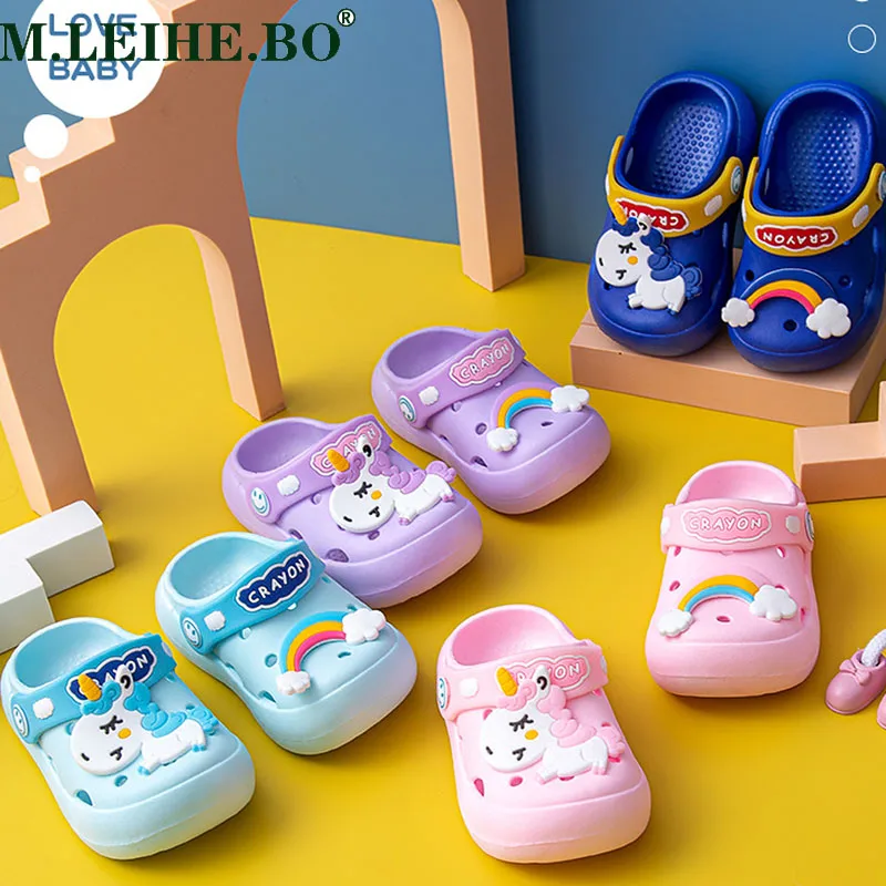 Шлепанцы для девочек и мальчиков, летние тапки с единорогом, для сада, пляжа, с отверстиями в пещере, обувь для ванной комнаты
Шлепанцы для девочек и мальчиков, летние тапки с единорогом, для сада, пляжа, с отверстиями в пещере, обувь для ванной комнаты