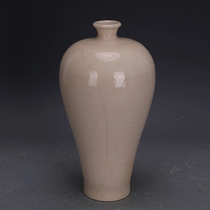 

Antique Porcelain Vase Vintage Ornaments Unearthed From Hand Carved Plum Vase With White Glaze In Ding Kiln Of Song Dynasty