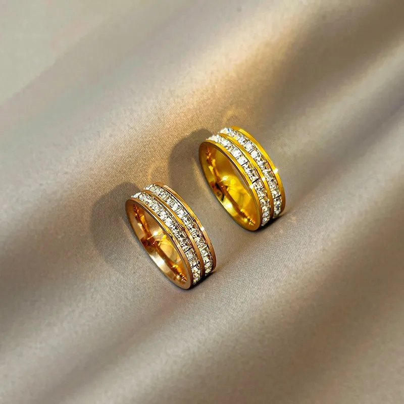 Mantianxing double-layer ring senior sense inset zircon fashion light luxury titanium steel ring personality hand jewelry couple
Mantianxing double-layer ring senior sense inset zircon fashion light luxury titanium steel ring personality hand jewelry couple