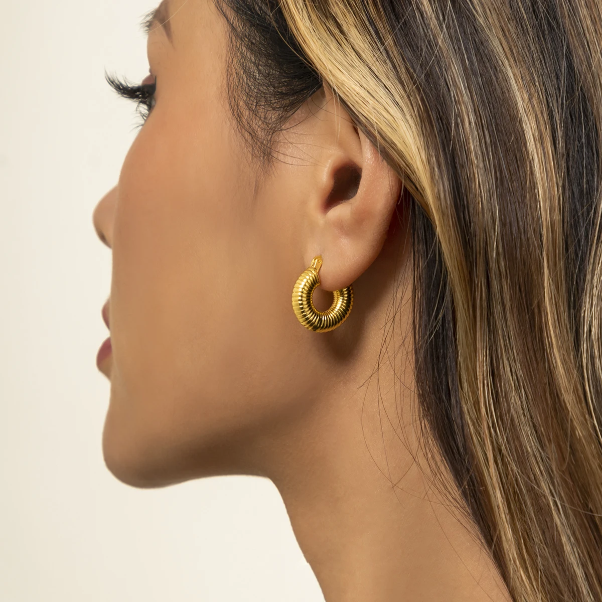 New Fashion Geometric Hoop Earrings For Women Zinc Alloy Gold Color Light Weight Temperament Earring Minimalism Unique Jewelry
New Fashion Geometric Hoop Earrings For Women Zinc Alloy Gold Color Light Weight Temperament Earring Minimalism Unique Jewelry