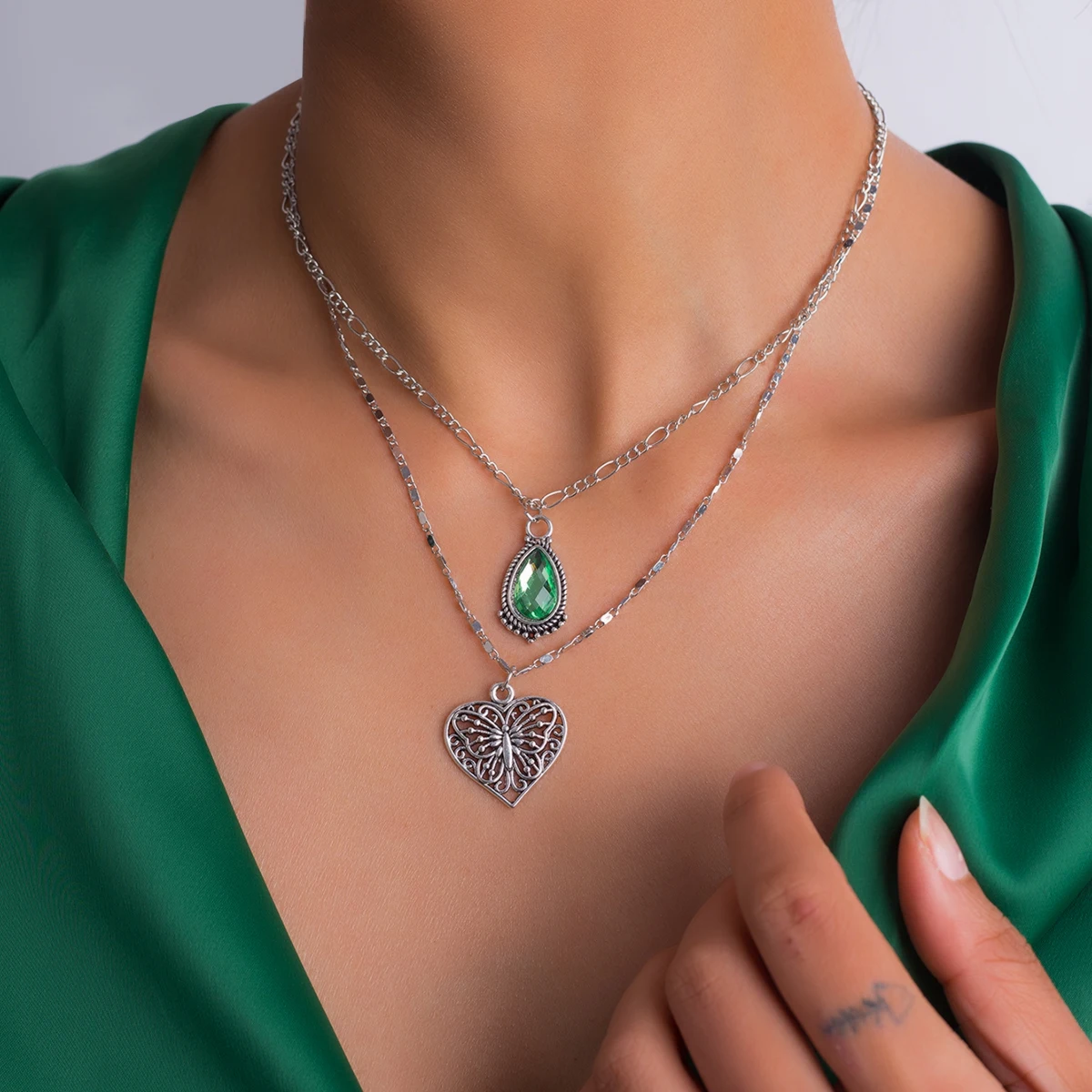 Vintage Imitation Water Drop Green Gemstone Necklaces for Women Statement Jewelry Turquoise Heart Butterfly Pendant Necklaces
Vintage Imitation Water Drop Green Gemstone Necklaces for Women Statement Jewelry Turquoise Heart Butterfly Pendant Necklaces