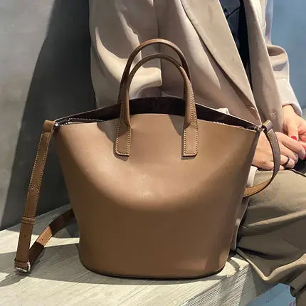 New women's handbags casual bucket bag classic designer one-shoulder messenger bag ladies large-capacity handbag
New women's handbags casual bucket bag classic designer one-shoulder messenger bag ladies large-capacity handbag