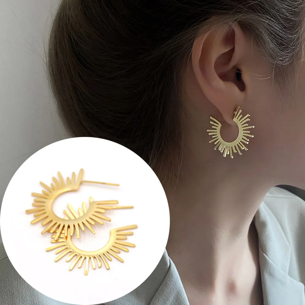 European And American Personality Trendy Sun Flower Earrings Contracted Temperament Earrings For Women Punk Jewelry Gift 2022
European And American Personality Trendy Sun Flower Earrings Contracted Temperament Earrings For Women Punk Jewelry Gift 2022
