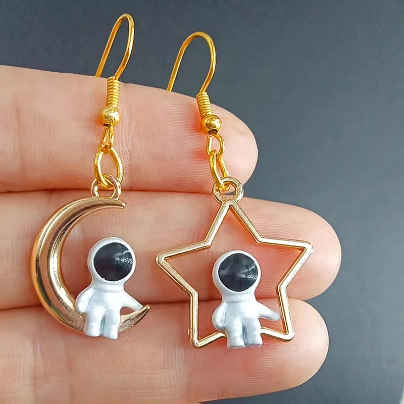 Astronauts Enamel Charms Earring Alloy Moon Stars Cosmonaut Earrings Asymmetrical Cosmonaut Dangle Earrings Jewelry Gift
Astronauts Enamel Charms Earring Alloy Moon Stars Cosmonaut Earrings Asymmetrical Cosmonaut Dangle Earrings Jewelry Gift