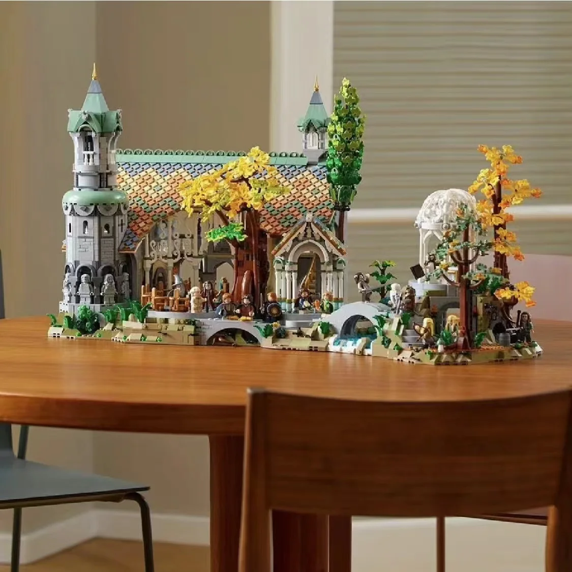 6167 шт., Детский конструктор с изображением знаменитого фильма Ривенделл, 10316 год
6167 шт., Детский конструктор с изображением знаменитого фильма Ривенделл, 10316 год