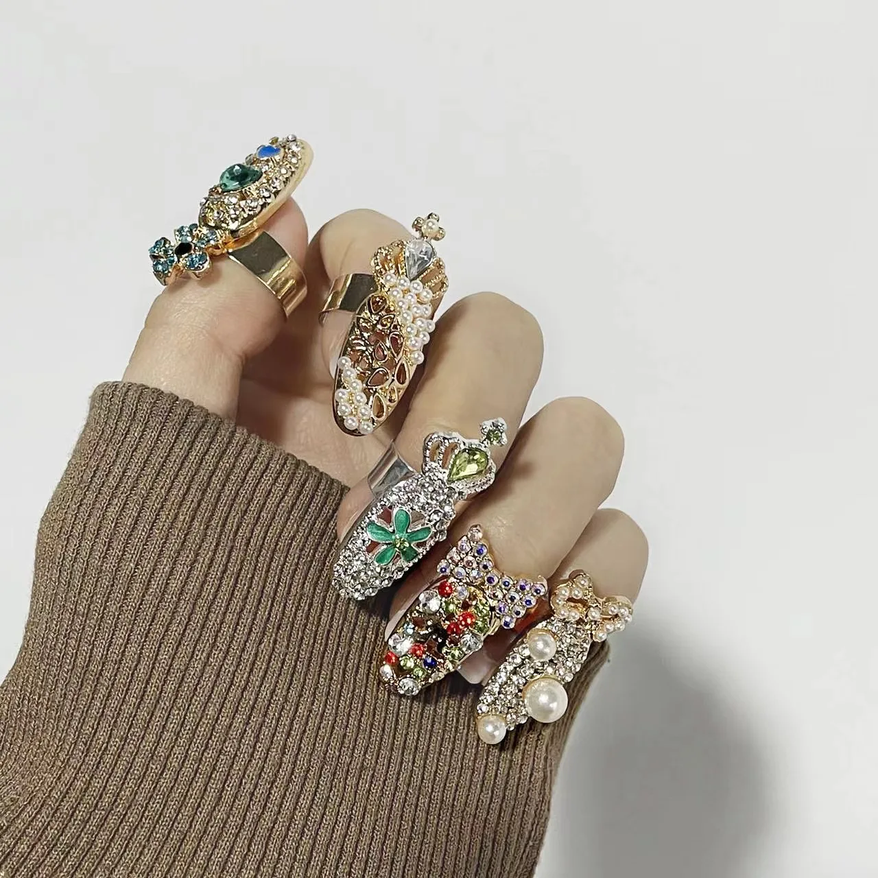 2022 Punk Creative Jewelry Women's Trendy Personalised Pearl Alloy Diamond Art Nail Cover Temperament Fingertip Decoration Armor
2022 Punk Creative Jewelry Women's Trendy Personalised Pearl Alloy Diamond Art Nail Cover Temperament Fingertip Decoration Armor