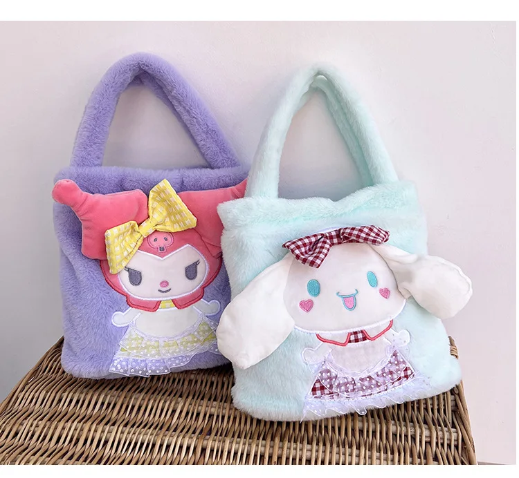 New Sanrio Cute Japanese Girl Heart Jade Gui Dog Plush Messenger Handbag Student Lunch Bag Storage Soft Girl Kulomi
New Sanrio Cute Japanese Girl Heart Jade Gui Dog Plush Messenger Handbag Student Lunch Bag Storage Soft Girl Kulomi
