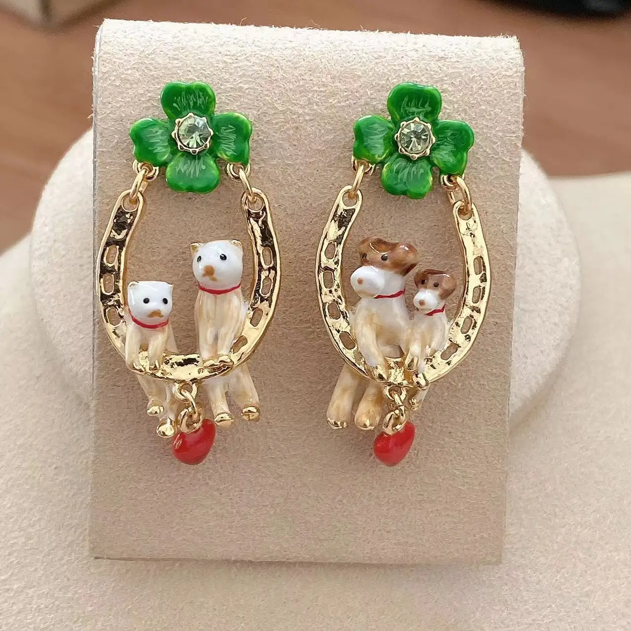 Premium handmade enamel pastoral charity cat dog horseshoe Love four-leaf Clover Round stud Earring clip
Premium handmade enamel pastoral charity cat dog horseshoe Love four-leaf Clover Round stud Earring clip