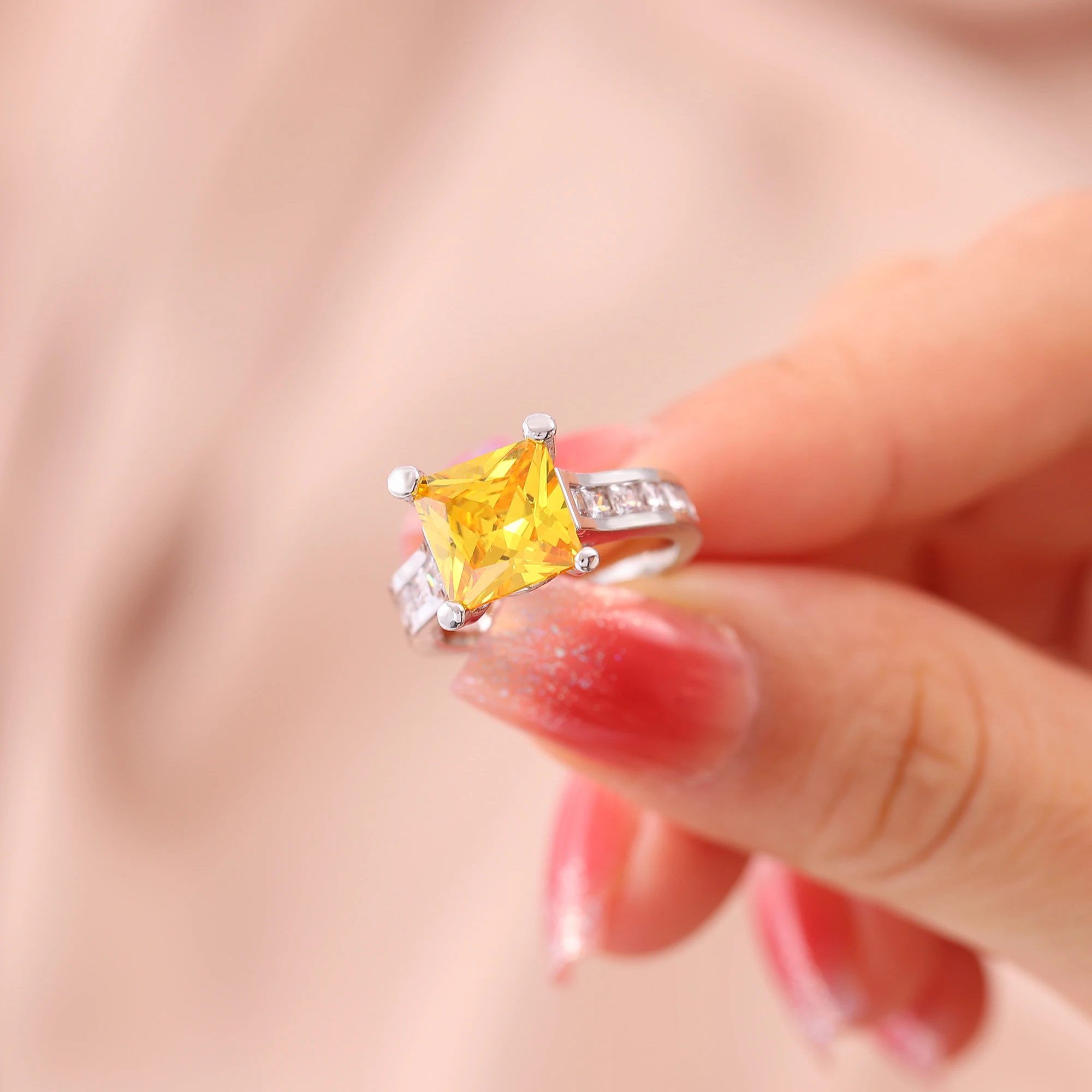 Hainon Yellow Series Cubic Zirconia Women'S Minimalist White Accessory Ring Elegant Engagement Jewelry Ring
Hainon Yellow Series Cubic Zirconia Women'S Minimalist White Accessory Ring Elegant Engagement Jewelry Ring