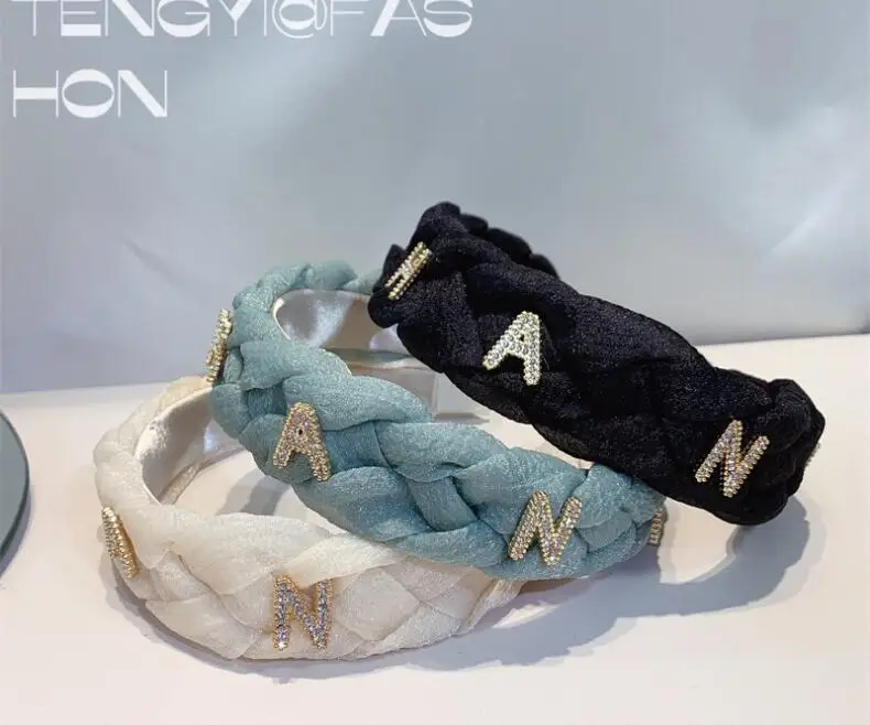 2022 new spring temperament lace wide-brimmed twist braided headband 
2022 new spring temperament lace wide-brimmed twist braided headband