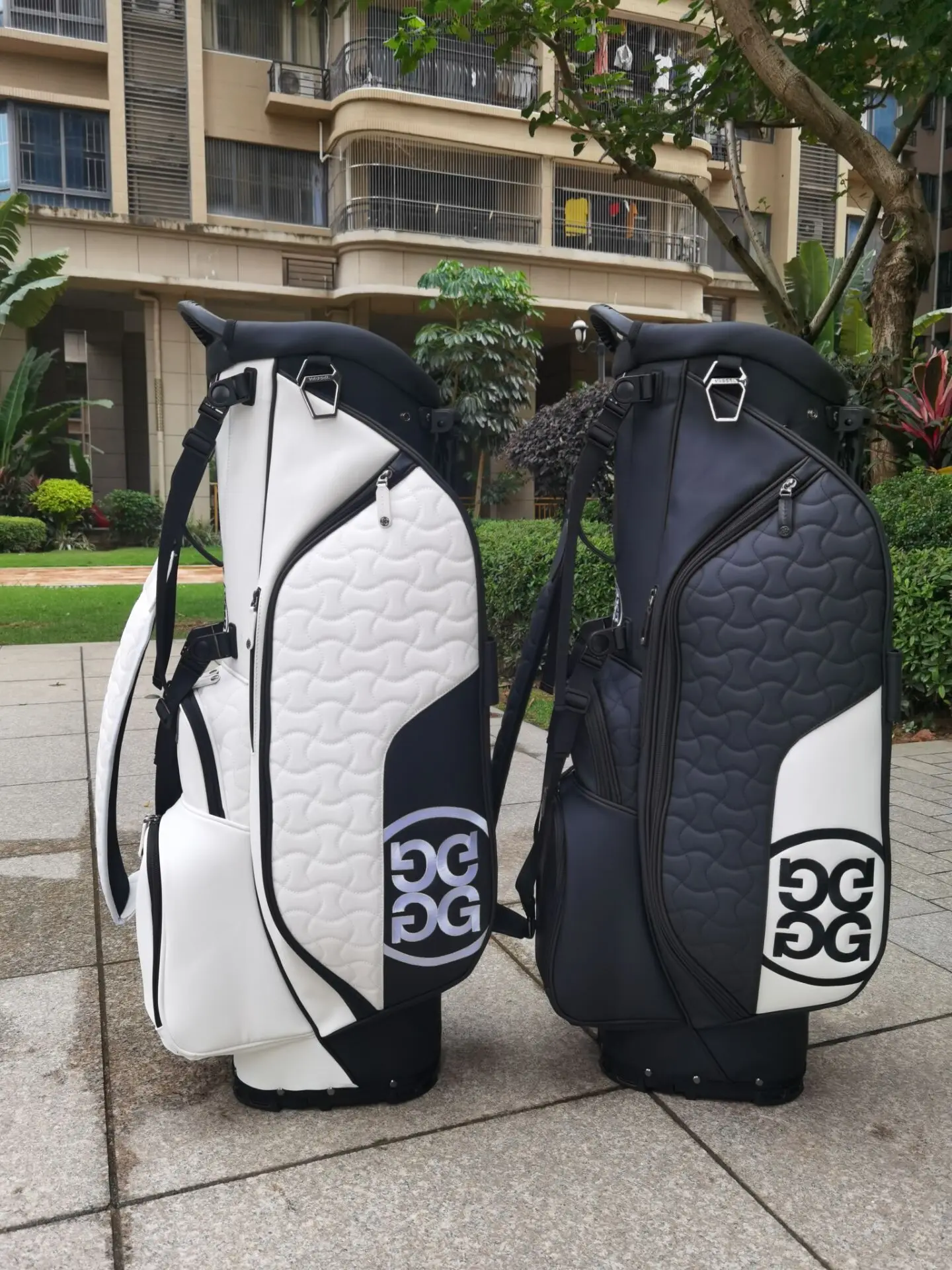 22 New Golf Stand Bag Men's PU Waterproof Sports 3D Printing Equipment Bag Black One Shoulder Lightweight Waterproof Ball Bag
22 New Golf Stand Bag Men's PU Waterproof Sports 3D Printing Equipment Bag Black One Shoulder Lightweight Waterproof Ball Bag