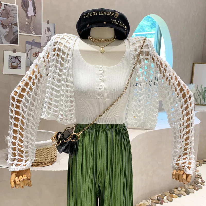 Niche Design New Women 2022 Early Autumn Hollow Out Sunscreen Knitted Cardigan Top Coat Design Sexy Suspender two-piece Set
Niche Design New Women 2022 Early Autumn Hollow Out Sunscreen Knitted Cardigan Top Coat Design Sexy Suspender two-piece Set