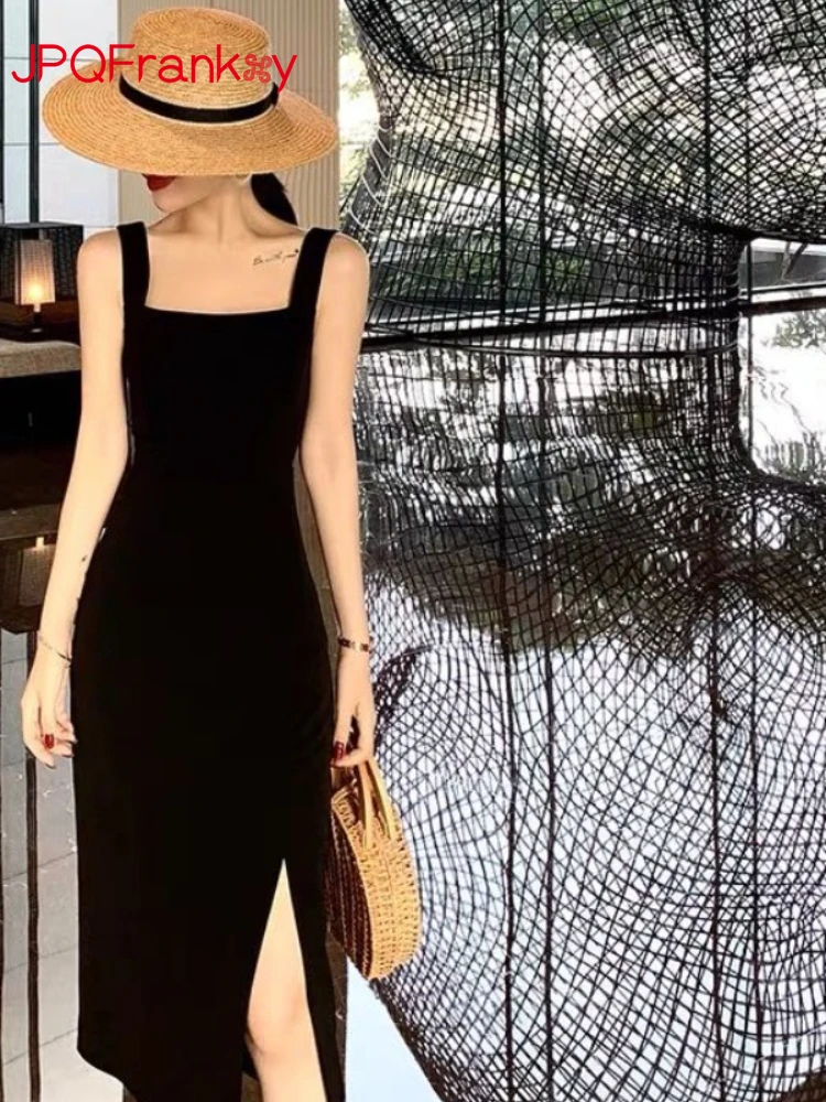 Summer of 2022 The New Retro Square Collar Mid-length Suspender Dress for Women with Split Strap Skirt Has A Slim Temperament 
Summer of 2022 The New Retro Square Collar Mid-length Suspender Dress for Women with Split Strap Skirt Has A Slim Temperament