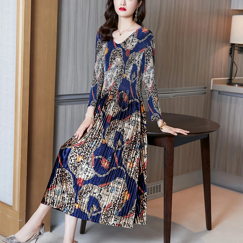 2023 Autumn and Winter New Three House Pleated Dress Gold Velvet Leopard Print V-Neck Large Loose and Slim Magic Dress Robe
2023 Autumn and Winter New Three House Pleated Dress Gold Velvet Leopard Print V-Neck Large Loose and Slim Magic Dress Robe