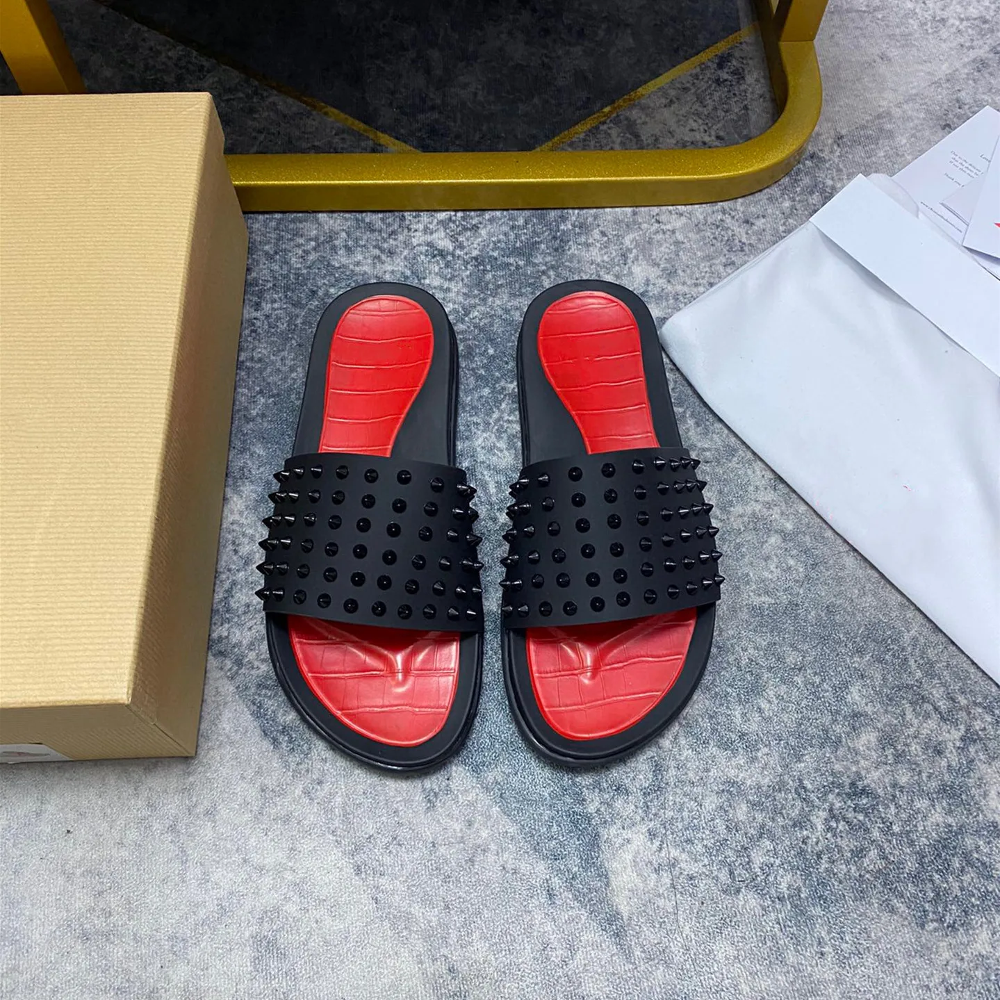 Hot Sale Summer UVRCOS Slippers Male Beach Casual Shoes Designer High Quality Luxury Caflskin Leather Men's Classic Sandals
Hot Sale Summer UVRCOS Slippers Male Beach Casual Shoes Designer High Quality Luxury Caflskin Leather Men's Classic Sandals