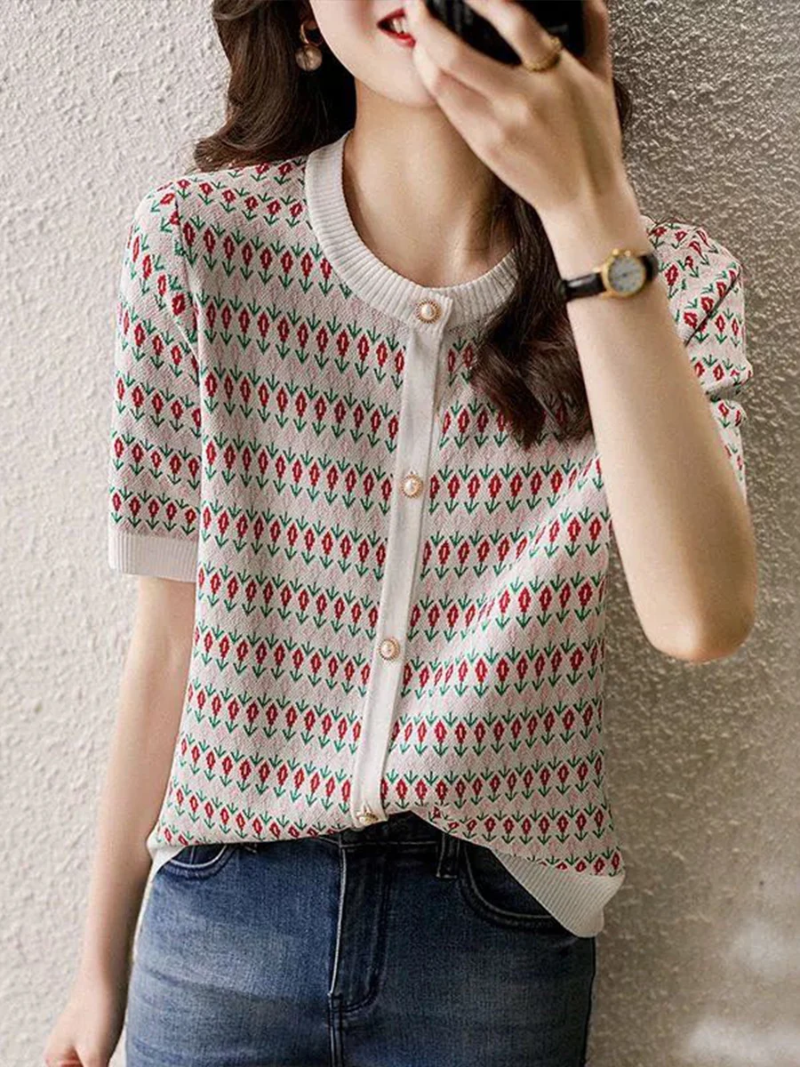 Fashion Women Knits Blouse Short Sleeve Floral Printing Patchwork Round Neck Single-breasted Summer Leisure Blouse For Ladies
Fashion Women Knits Blouse Short Sleeve Floral Printing Patchwork Round Neck Single-breasted Summer Leisure Blouse For Ladies