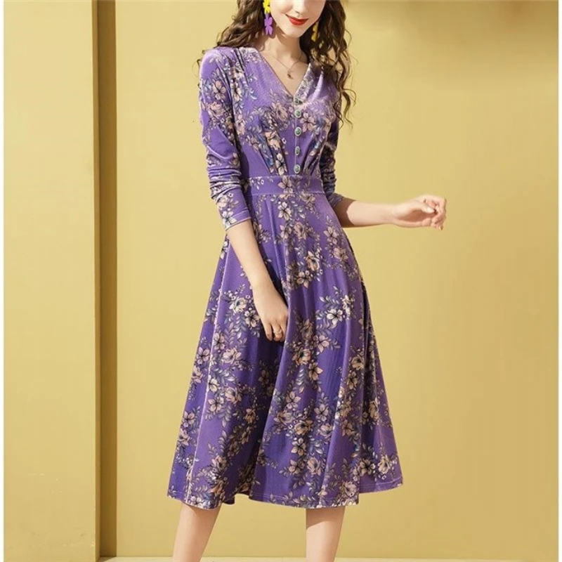 Spring Fall Women V Neck High Waisted Floral Pattern Purple Velvet Dress , Winter Autumn Woman Slim Flower Velour Dresses
Spring Fall Women V Neck High Waisted Floral Pattern Purple Velvet Dress , Winter Autumn Woman Slim Flower Velour Dresses