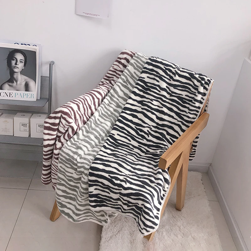 פוליאסטר מגבת פסים זברה דפוס יד מגבת קטיפה רך אמבט מגבת למבוגרים חוף מגבות בית אמבטיה פנים מגבת handdoek
פוליאסטר מגבת פסים זברה דפוס יד מגבת קטיפה רך אמבט מגבת למבוגרים חוף מגבות בית אמבטיה פנים מגבת handdoek
