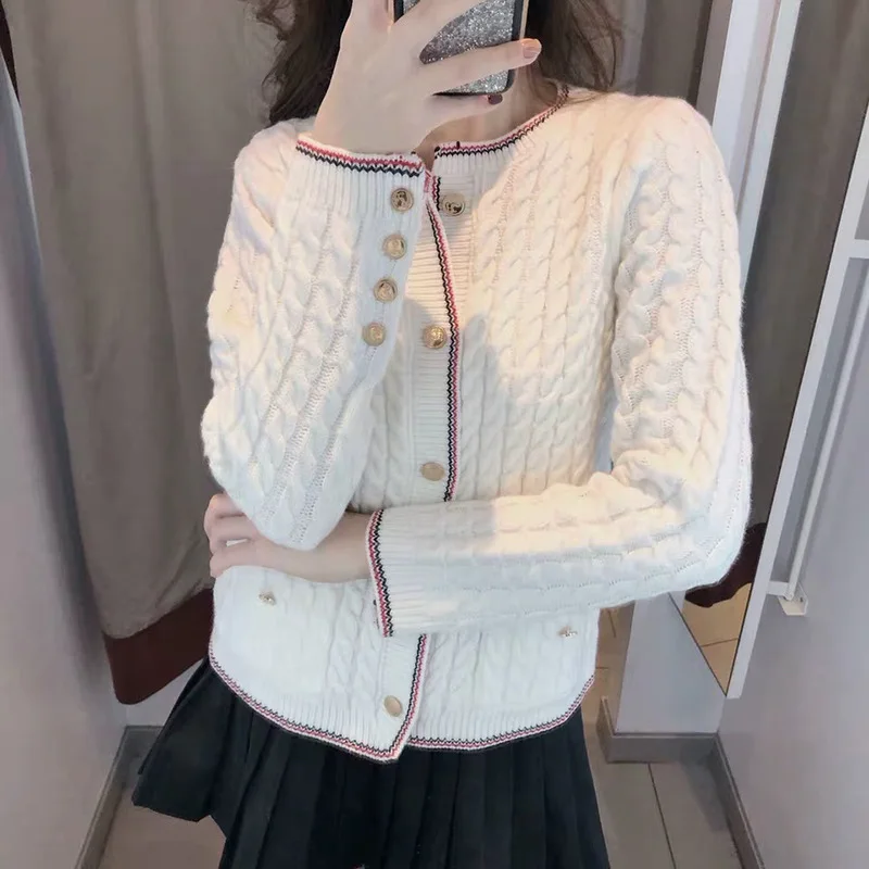 TB High quality Korean style Coat Women's Early Spring Korean Round Neck Vintage Sweater Cardigan Short Westernized Knitted Top
TB High quality Korean style Coat Women's Early Spring Korean Round Neck Vintage Sweater Cardigan Short Westernized Knitted Top