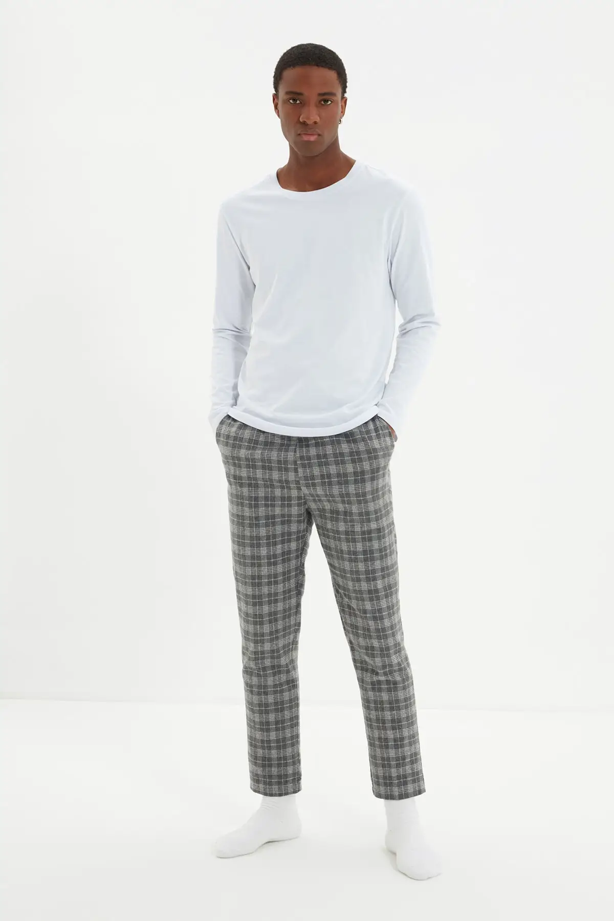 Trendyol Men 'S Regular Fit Bottom Plaid Top Single Jersey Pajama set TMNAW22PT1032
Trendyol Men 'S Regular Fit Bottom Plaid Top Single Jersey Pajama set TMNAW22PT1032