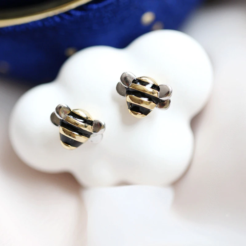 Bee Fresh Korea Sweet Cute Creative Temperament Personality Trendy Female Stud Earrings Jewelry Pendientes Accessories Brincos
Bee Fresh Korea Sweet Cute Creative Temperament Personality Trendy Female Stud Earrings Jewelry Pendientes Accessories Brincos