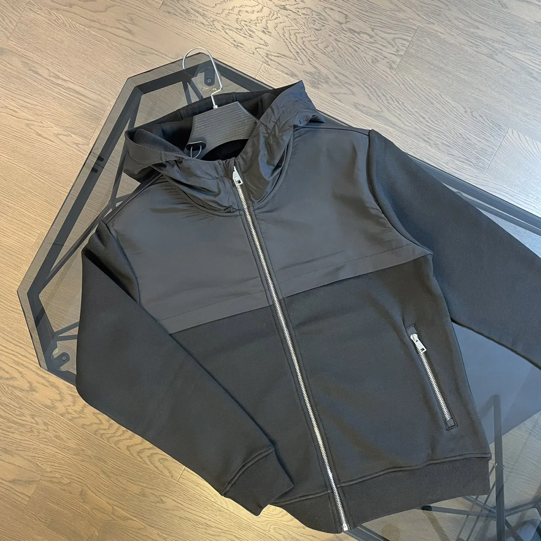 2022 Winter Men's Hooded Jacket With Velvet And Thick Casual Style High Quality Fabric Stitching Design Zipper Cardigan
2022 Winter Men's Hooded Jacket With Velvet And Thick Casual Style High Quality Fabric Stitching Design Zipper Cardigan