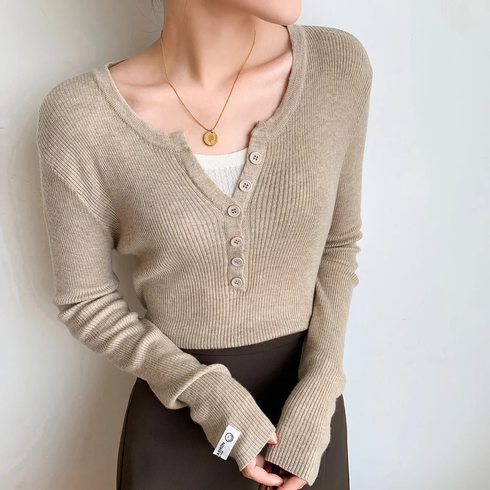 Женский свитер Croysier 2021, модный джемпер на пуговицах, с V-образным вырезом и длинным рукавом, повседневный пуловер, свитер, элегантные трикота... 
Женский свитер Croysier 2021, модный джемпер на пуговицах, с V-образным вырезом и длинным рукавом, повседневный пуловер, свитер, элегантные трикота...