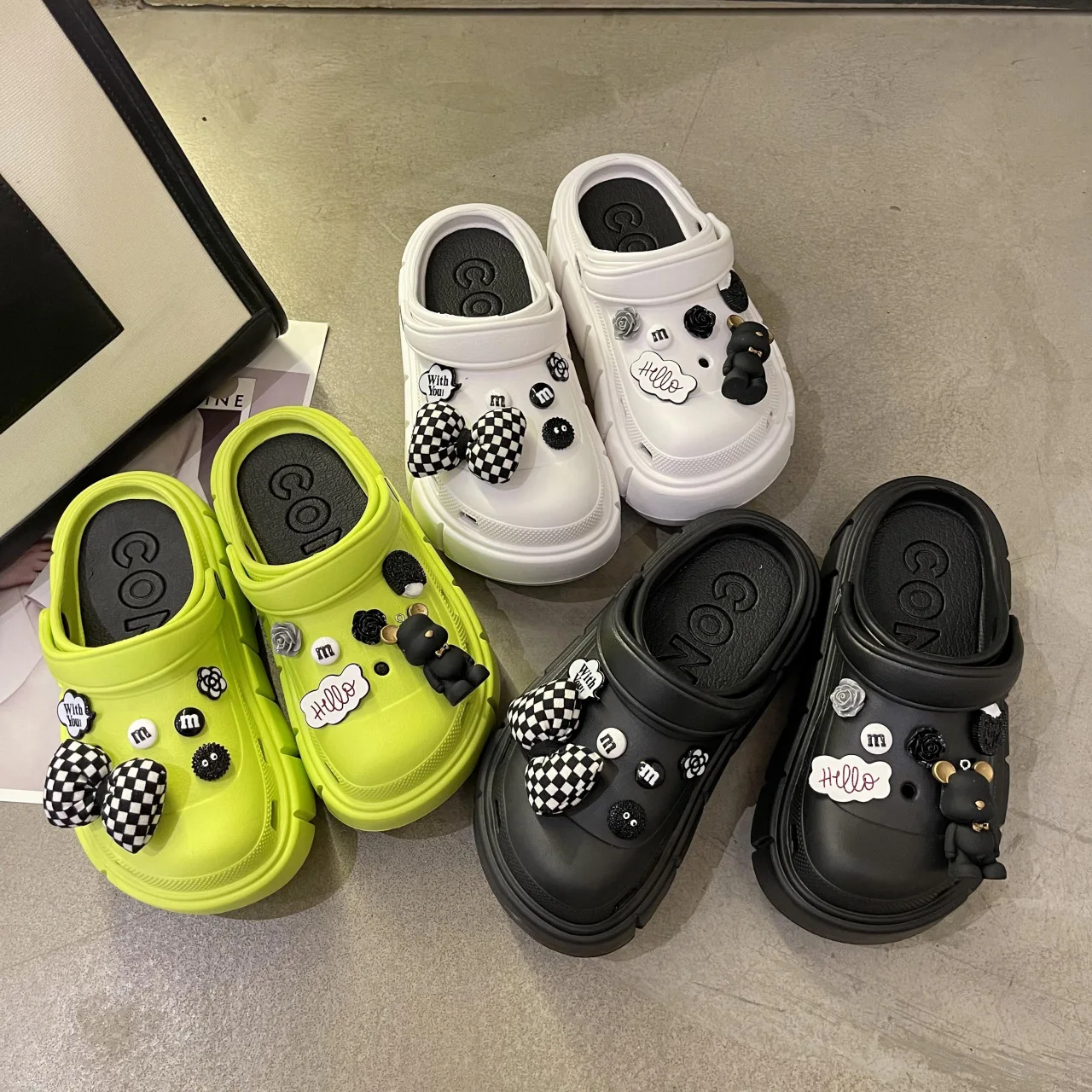Summer Fashion Charms Clog Shoes Outdoor Women Slippers Thick Sole High Quality Summer Sandals for Girls Street Shoes Non Slip
Summer Fashion Charms Clog Shoes Outdoor Women Slippers Thick Sole High Quality Summer Sandals for Girls Street Shoes Non Slip