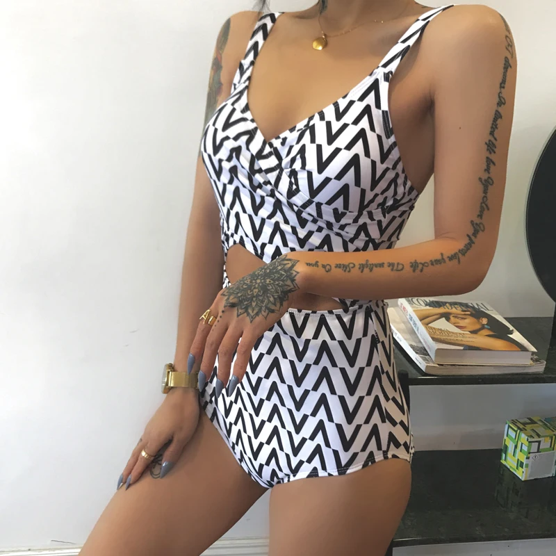 Women One Piece Swimwear Padded Bathing Suit Twist Cut Out Push Up Swim Suit Korea Style Open Back
Women One Piece Swimwear Padded Bathing Suit Twist Cut Out Push Up Swim Suit Korea Style Open Back