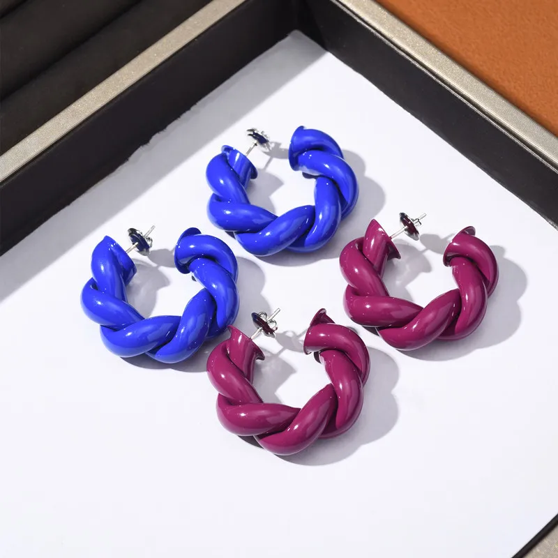 Autumn and Winter New French Color Enamel Glaze Twist Earrings Ins Fashion Earrings Sterling Silver Needle Earrings for Women
Autumn and Winter New French Color Enamel Glaze Twist Earrings Ins Fashion Earrings Sterling Silver Needle Earrings for Women