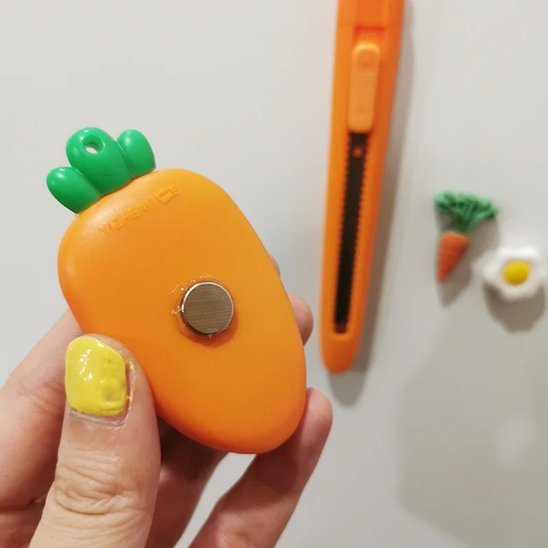 1Pcs Kawaii Carrot Strawberry Art Cutter Utility Knife Student Art Supplies DIY Tools Creative Stationery School Supplies
1Pcs Kawaii Carrot Strawberry Art Cutter Utility Knife Student Art Supplies DIY Tools Creative Stationery School Supplies
