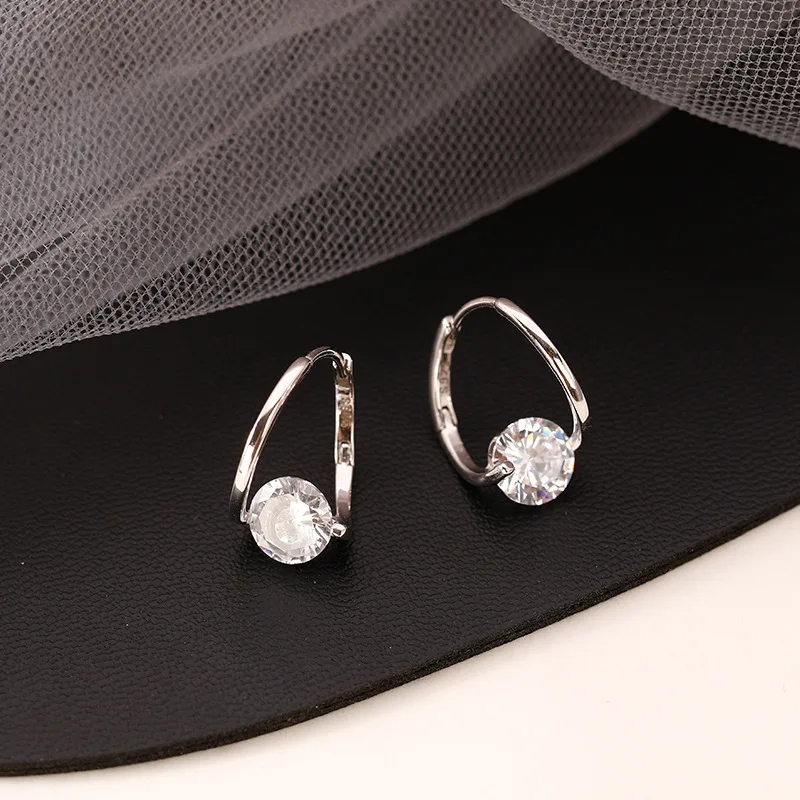 

Korean Geometric Micro Inlaid Zircon Earrings Niche Design Fashionable Exquisite Simple And Versatile Women's Earrings