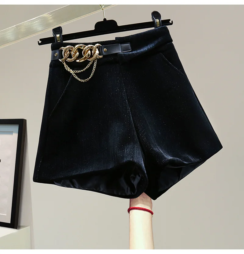 HIGH STREET Newest 2022 Designer Runway Fashion Women's Metal Chain Corduroy Velvet Shorts
HIGH STREET Newest 2022 Designer Runway Fashion Women's Metal Chain Corduroy Velvet Shorts