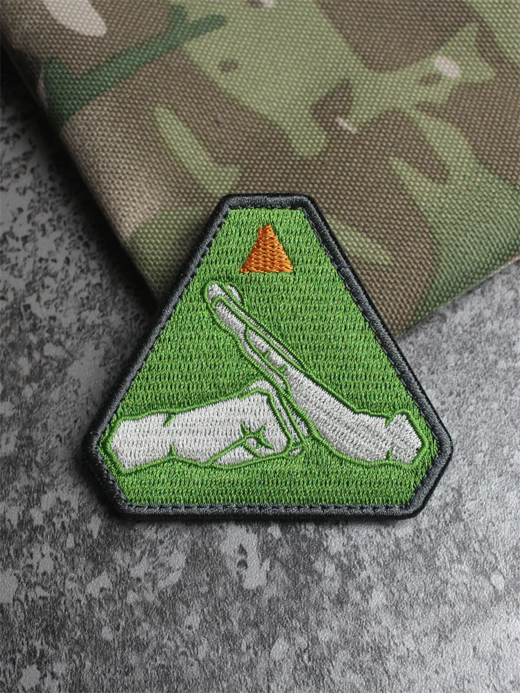 Hold A Fist Embroidered Patch Green Triangular Tactical Badge For DIY Decoration On Clothes And Backpacks
Hold A Fist Embroidered Patch Green Triangular Tactical Badge For DIY Decoration On Clothes And Backpacks