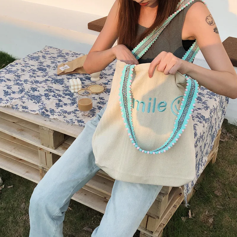 Embroidered Smiley Face Shoulder Canvas Letter Printing Student Fashion All-match Large Capacity Soft Summer Women Handbags Tote
Embroidered Smiley Face Shoulder Canvas Letter Printing Student Fashion All-match Large Capacity Soft Summer Women Handbags Tote