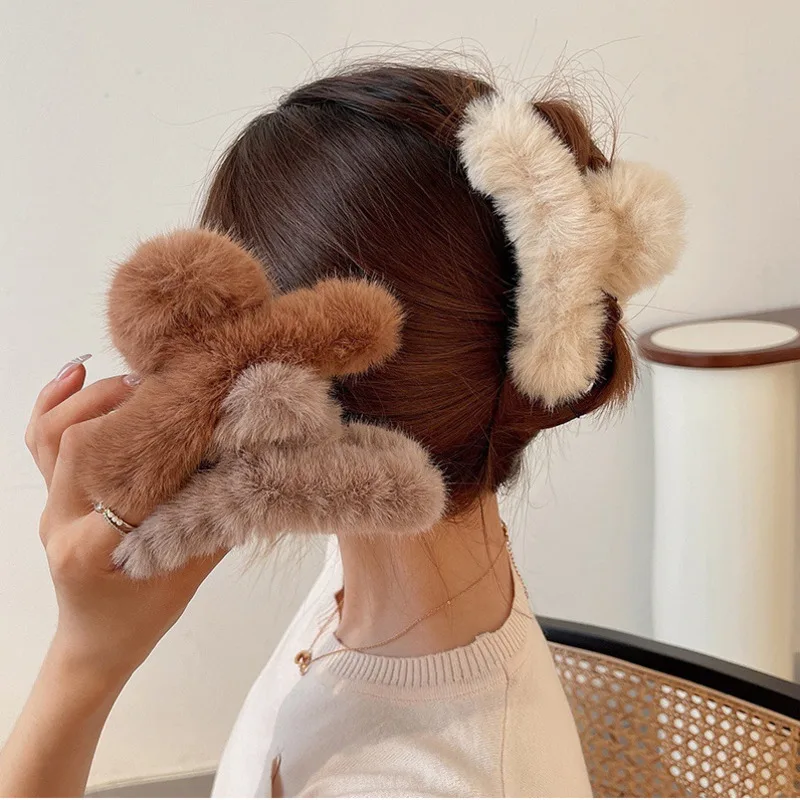 Женская заколка для волос, из искусственного меха
Женская заколка для волос, из искусственного меха