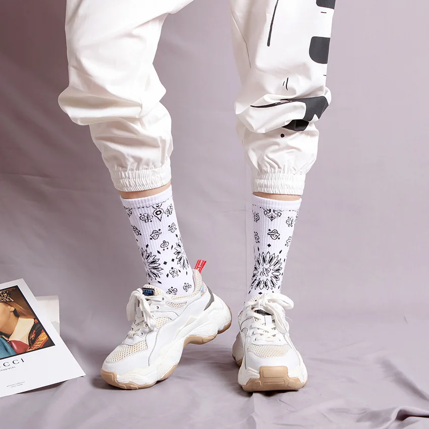 Spring Autumn Fashion Harajuku Hip-hop Socks for Unisex Funny Smiling Men and Women Happy Skateboard Socks Streetwear Calcetines
Spring Autumn Fashion Harajuku Hip-hop Socks for Unisex Funny Smiling Men and Women Happy Skateboard Socks Streetwear Calcetines