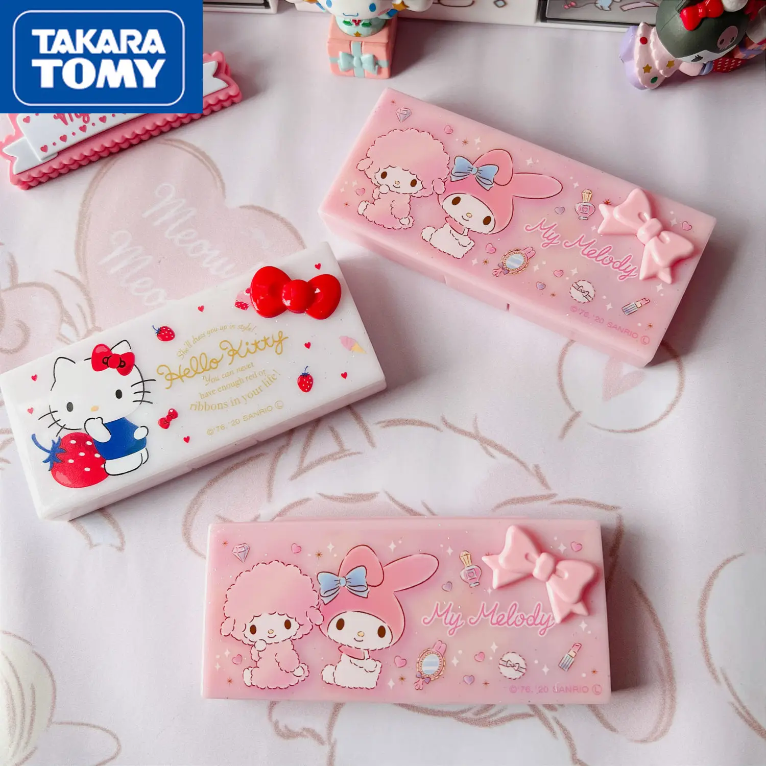 Портативная коробка для хранения TAKARA TOMY с героями мультфильмов Hello Kitty, простые детские творческие школьные принадлежности
Портативная коробка для хранения TAKARA TOMY с героями мультфильмов Hello Kitty, простые детские творческие школьные принадлежности