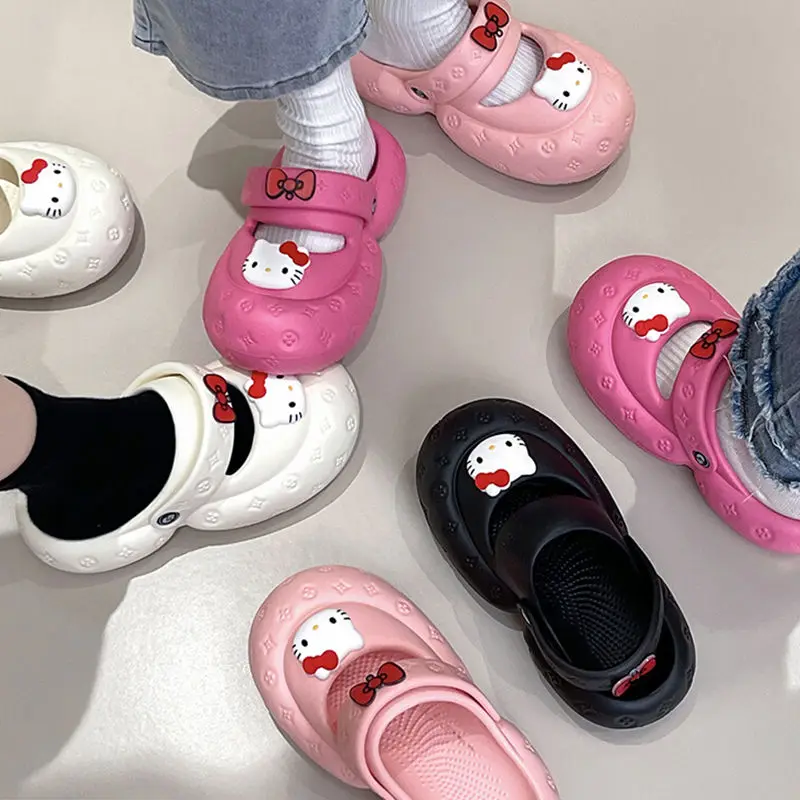 Sanrio Summer New Cartoon Cute Hellokitty Thick Bottom Hole Shoes Women Fashion Package Head Half Slippers Can Be Worn Outside
Sanrio Summer New Cartoon Cute Hellokitty Thick Bottom Hole Shoes Women Fashion Package Head Half Slippers Can Be Worn Outside