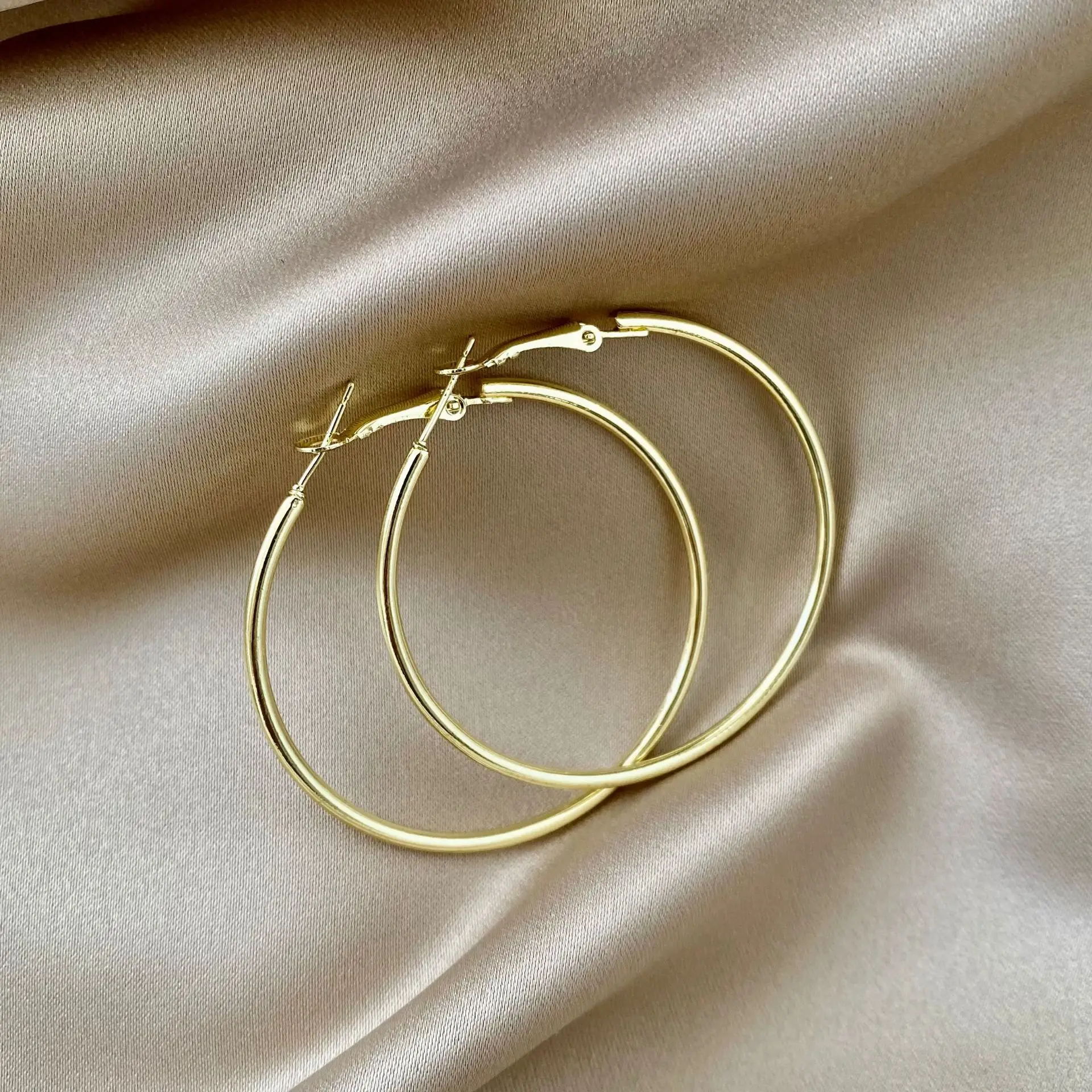 925 silver needle personality aperture earrings exaggerated fashion simple earrings new trendy net red versatile female earrings
925 silver needle personality aperture earrings exaggerated fashion simple earrings new trendy net red versatile female earrings